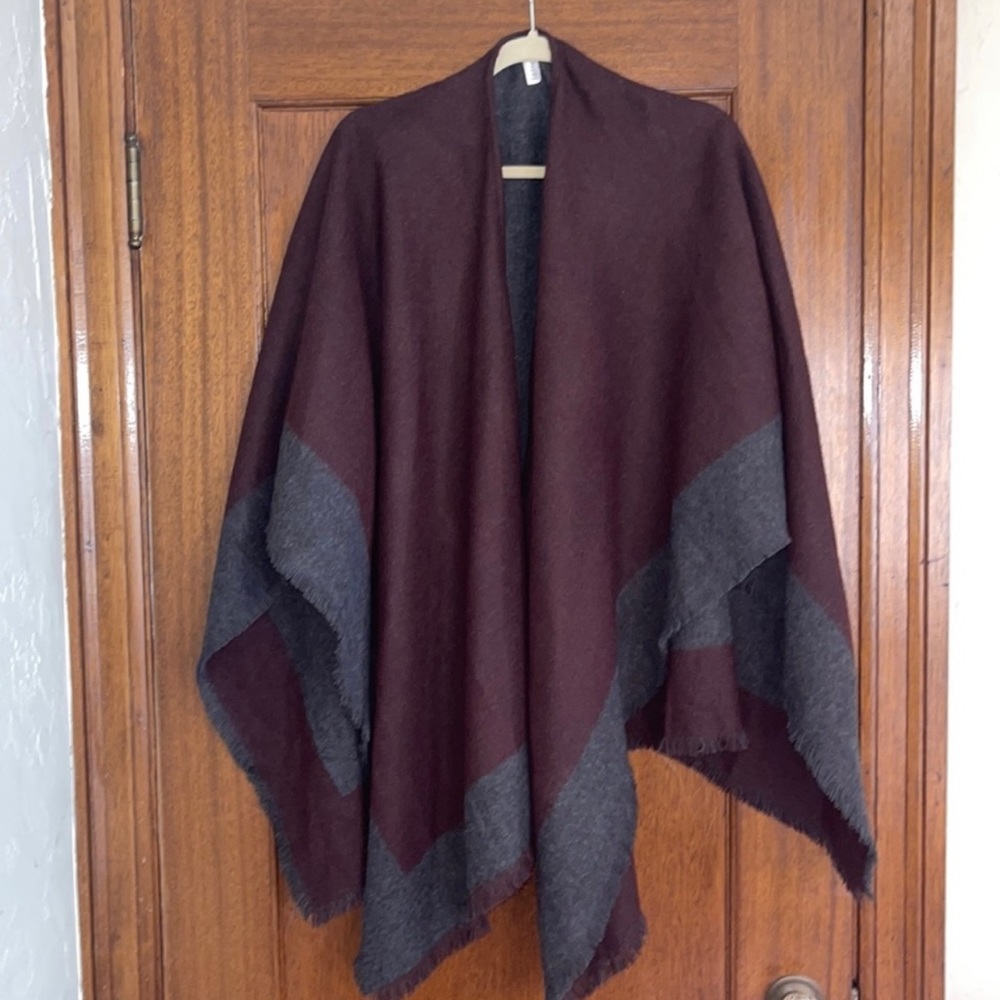 Johnston & Murphy Blanket Scarf Shawl gray and maroon with soft fringe
